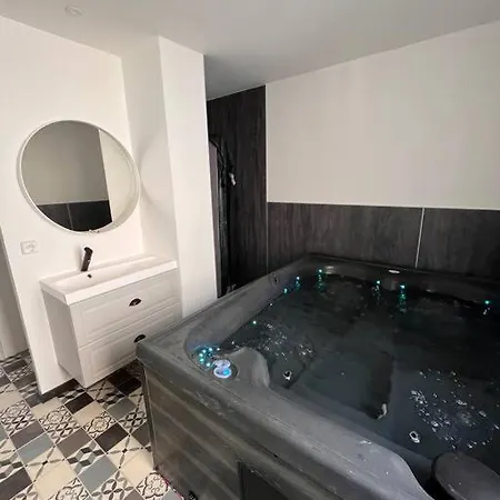 Coin De Paradis Avec Illimite En Plein Centre Apartment